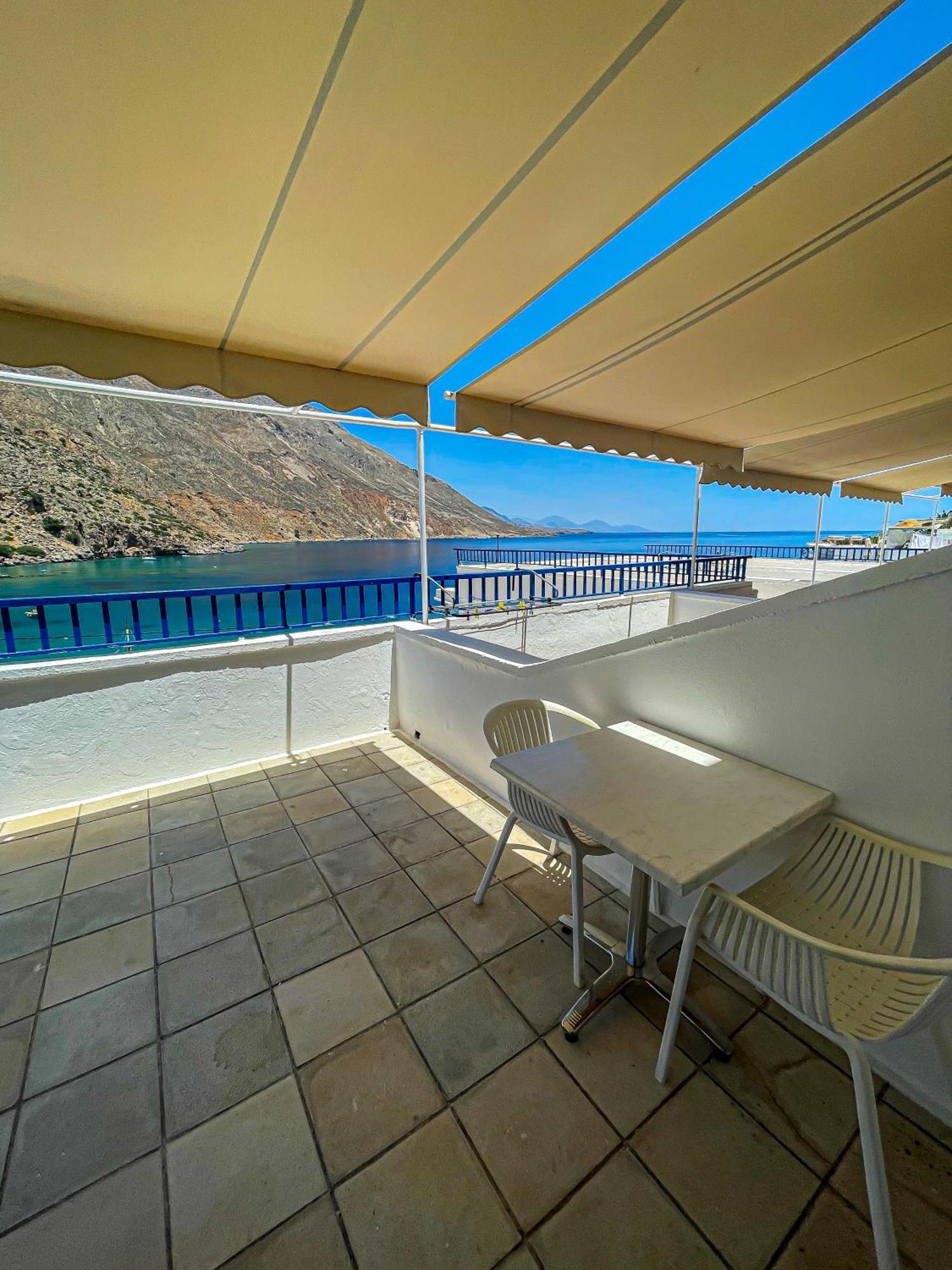 The Blue House Hotel Лутро Екстериор снимка