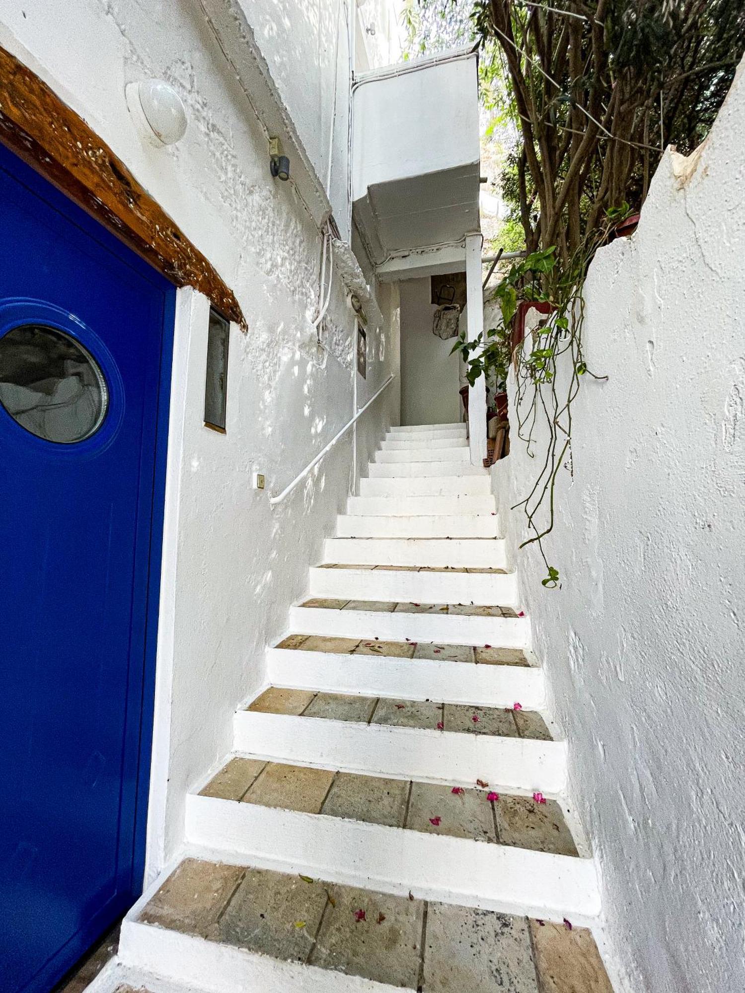 The Blue House Hotel Лутро Екстериор снимка