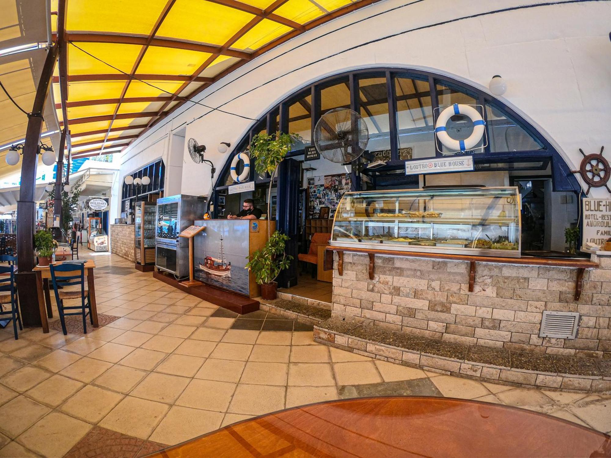The Blue House Hotel Лутро Екстериор снимка